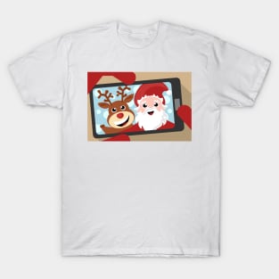 Santa Claus and reindeer selfie T-Shirt